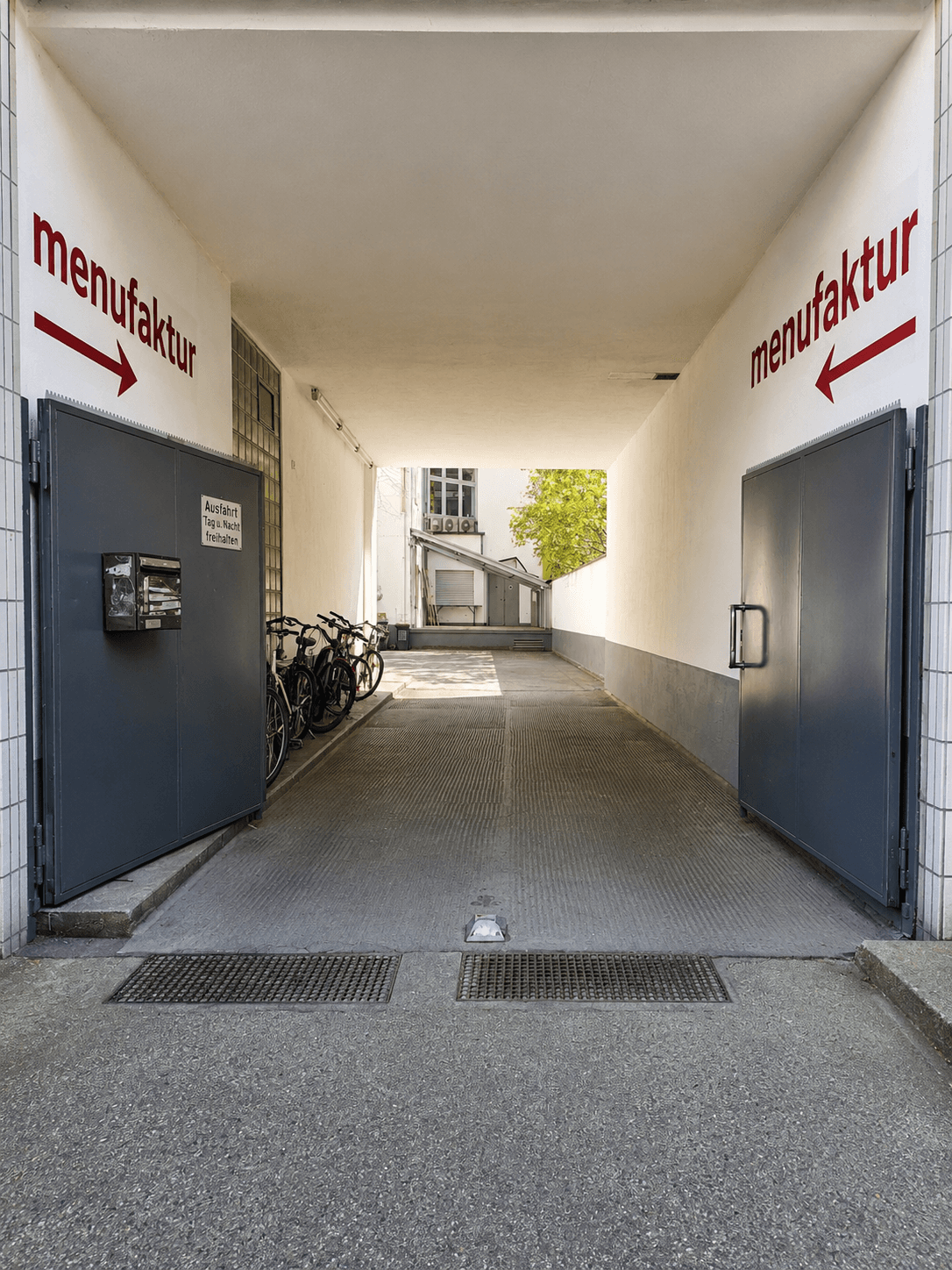Einfahrt zur menufaktur Kochschule